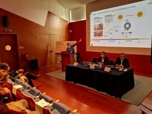 Gunter Pauli no Avepark para falar sobre desenvolvimento económico